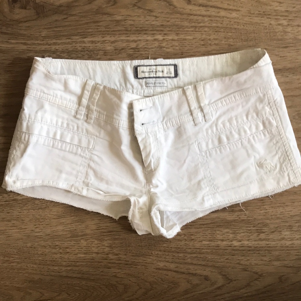 Abercrombie & Fitch white shorts
